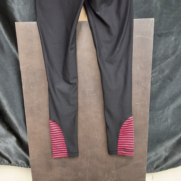 Xersion Fitted Activewear leggings - Black and Pink - Picture 11 of 16